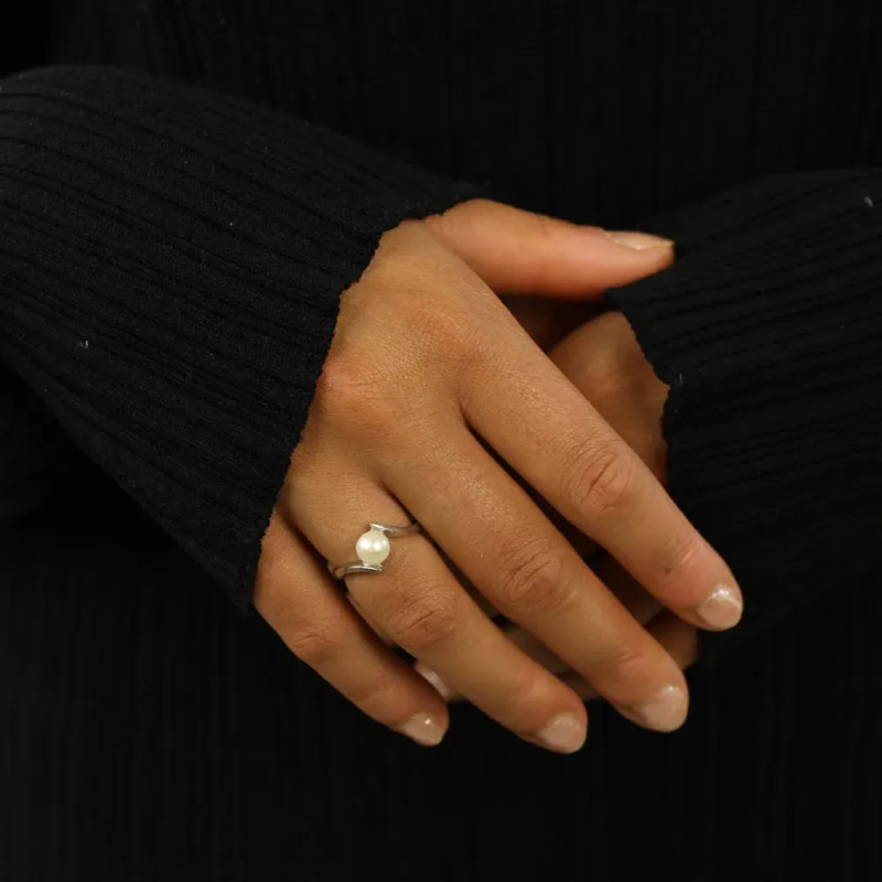 Ring aus 18 Karat Weißgold mit Perle