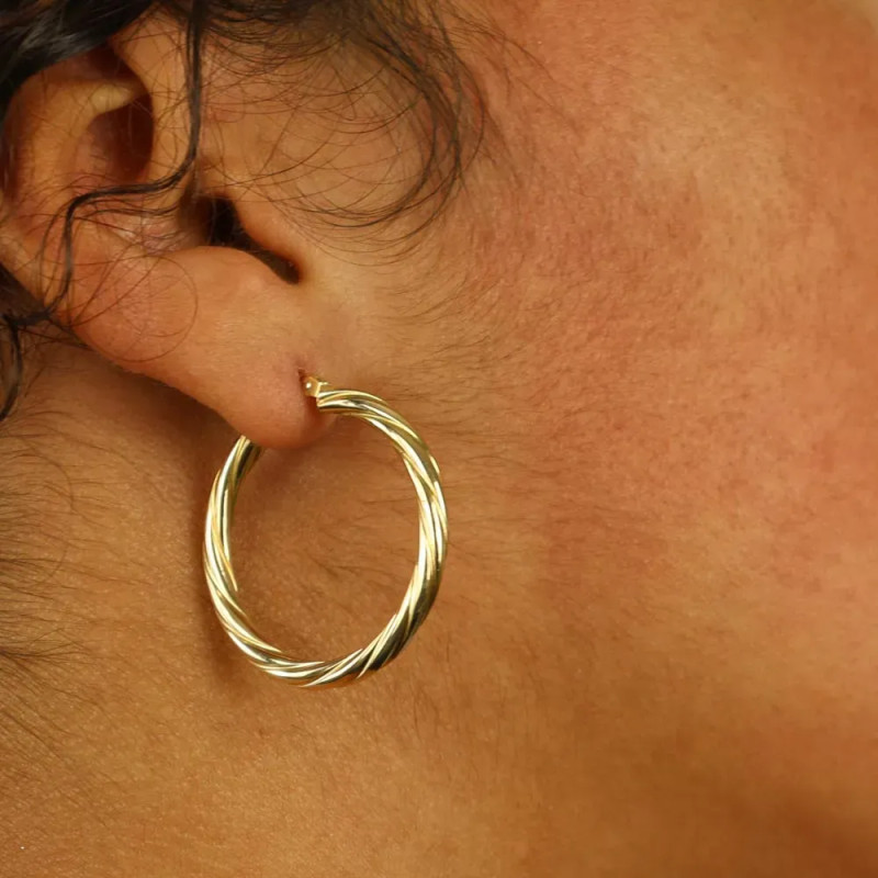 Ohrringe aus 18 Karat Gelbgold – Creolen-Stil