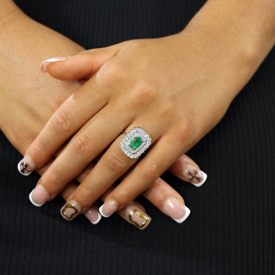 18k white gold ring with emerald and diamonds