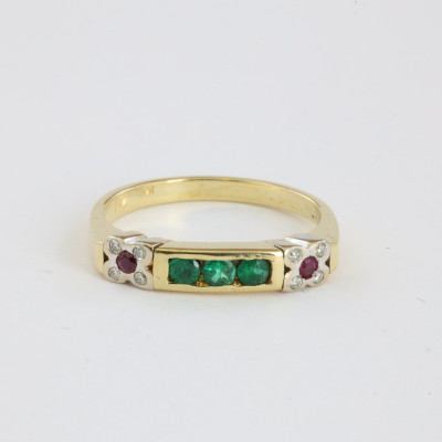 Catawiki - Bague en Or jaune et blanc 18k avec Emeraudes, Diamants et Rubis