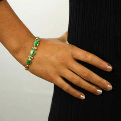 Armband aus 14 Karat Gelbgold mit Jade