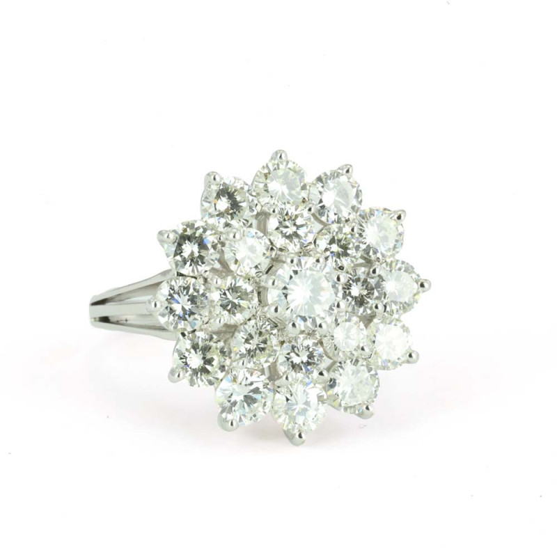 Ring aus 18 Karat Weißgold mit Diamanten
