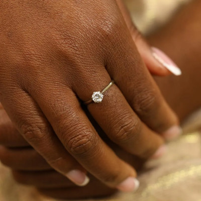 Ring aus 18 Karat Weißgold mit Diamant