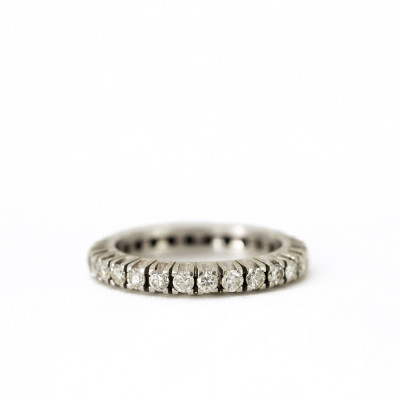Ring aus 18 Karat Weißgold mit Diamanten