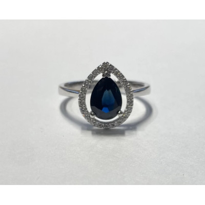 Ring aus 18 Karat Weißgold mit Saphir und Diamanten