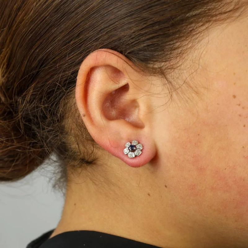 Ohrringe aus 18 Karat Weißgold mit Saphir und Diamanten