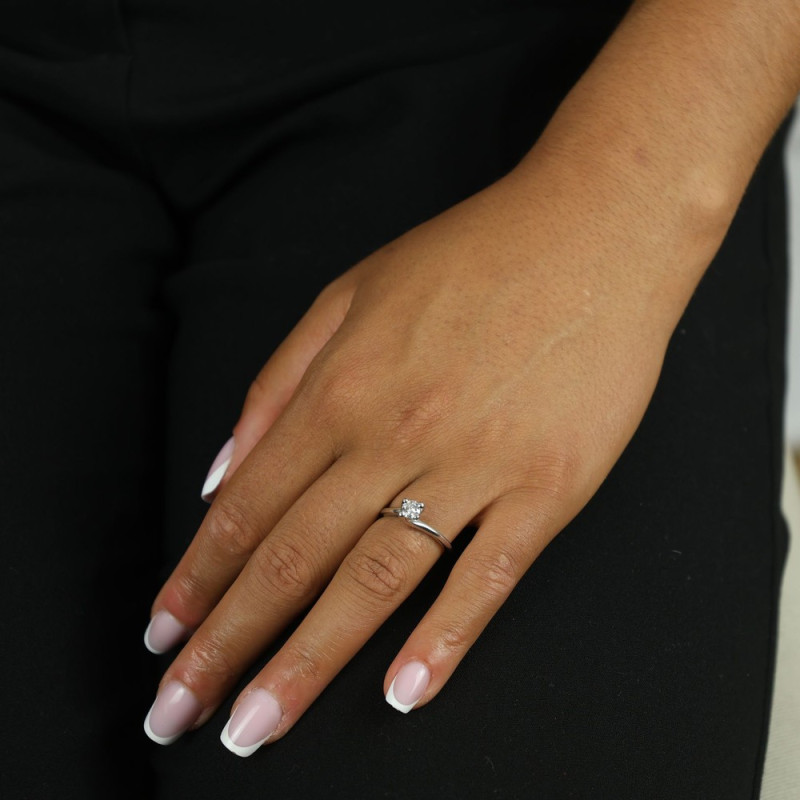 Ring aus 18 Karat Weißgold mit Diamant