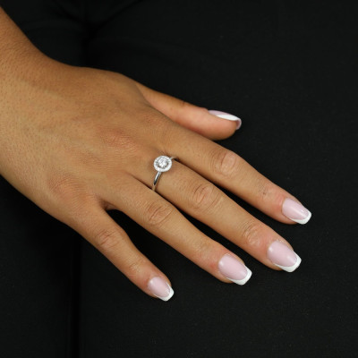 18k white gold ring with diamonds